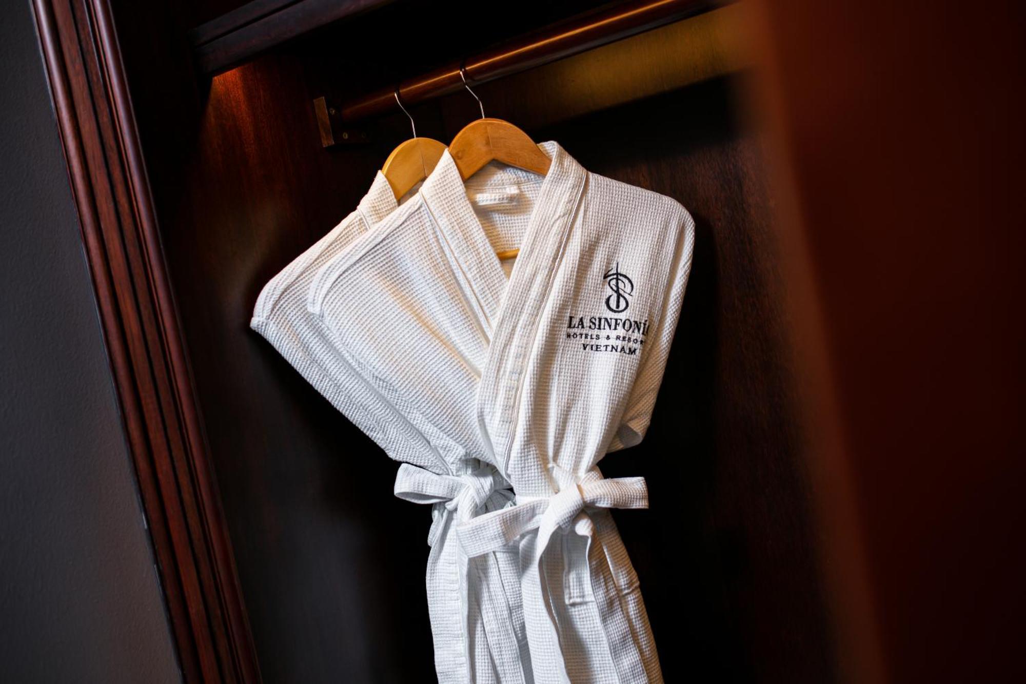 La Sinfonia Majesty Hotel And Spa Hanoi Exterior photo